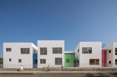 BIM Architecture: Vibrant Corridors Weaving Through White Structures in a Lakeside Jungle Kindergarten by Zhuzhong Engineering Store-BIM WORLD