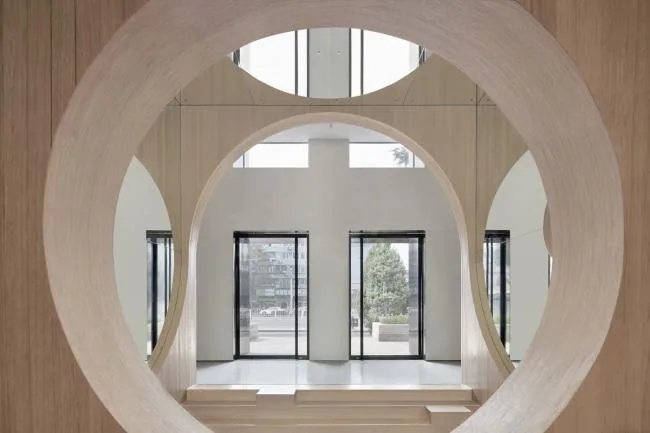 BIM Architecture | Arches and Mirrors: Endless Space of Virtual Reality Contrast/Panda Architecture