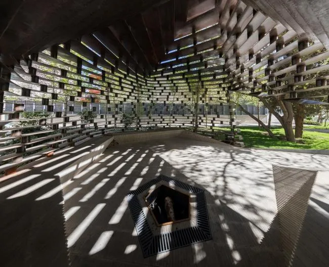 BIM Architecture | Incorporating Ancient Elements, Pillarless Canopy Built with Flake "Fish Scales"/Olgooco