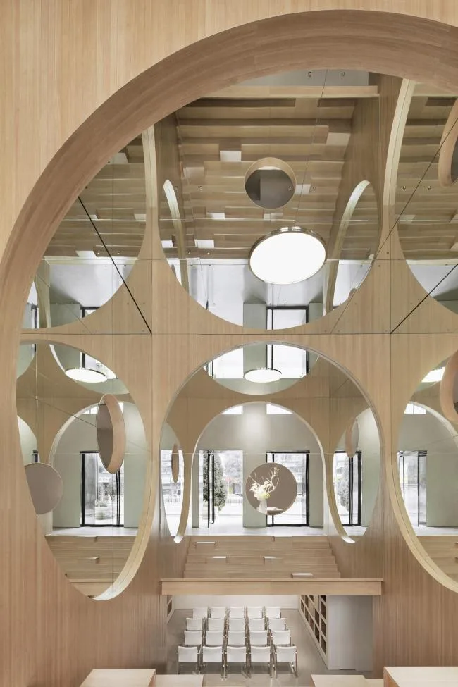 BIM Architecture | Arches and Mirrors: Endless Space of Virtual Reality Contrast/Panda Architecture