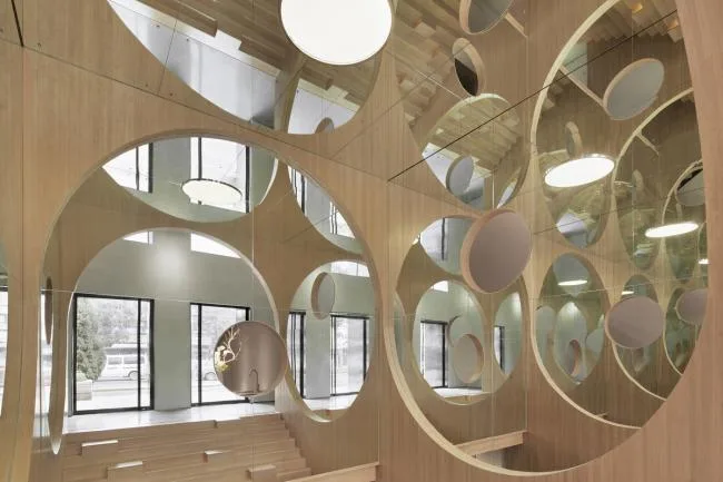 BIM Architecture | Arches and Mirrors: Endless Space of Virtual Reality Contrast/Panda Architecture