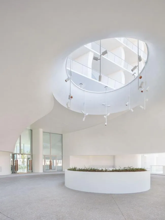 BIM Architecture | Dance Square Grid: Miami Sunshine Beach Pure White Room Tyta Jade Signature/Herzog& De Meuron