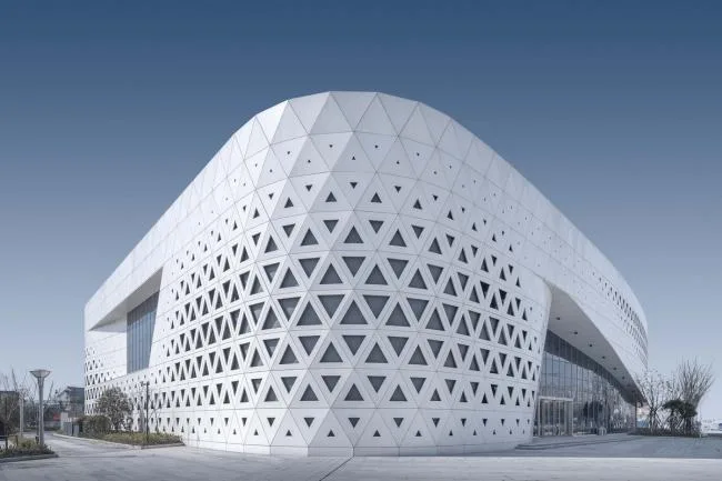 BIM Architecture | The sky is high and the sea is wide, like white waves churning on the sea: Rudong Sports Center/Tongji New Year's Eve Architectural Design and Research Institute