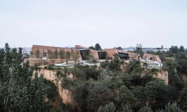 BIM architecture | Scattered 'folding fans' on the yellow floor: design of the tourist center/water stone in Zhengzhou Jianye Football Town