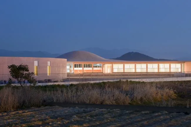 BIM architecture | Mountain shaped surround, active river: Subaru Kindergarten/RFA+CFA in Japan