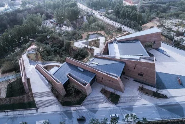 BIM architecture | Scattered 'folding fans' on the yellow floor: design of the tourist center/water stone in Zhengzhou Jianye Football Town