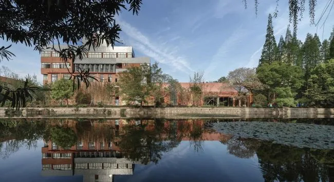BIM Architecture | Between Memory and Hope: East China Normal University's New Year's Eve Study at the Riva Riverside Bookstore Renovation/Shanghai Riqing Architectural Design