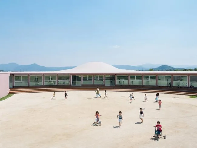 BIM architecture | Mountain shaped surround, active river: Subaru Kindergarten/RFA+CFA in Japan