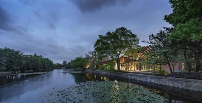 BIM Architecture | Between Memory and Hope: East China Normal University's New Year's Eve Study at the Riva Riverside Bookstore Renovation/Shanghai Riqing Architectural Design