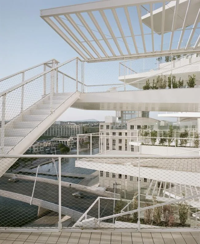 BIM Architecture | Scattered branches and leaves, towering white tree tower apartments/Fujimoto Shosuke, etc