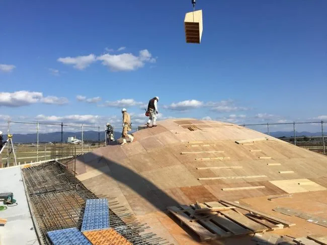 BIM architecture | Mountain shaped surround, active river: Subaru Kindergarten/RFA+CFA in Japan