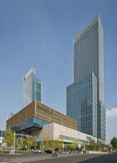 SketchUp Office Model of Jing'an Kerry Center: A Modern Super High-Rise Building