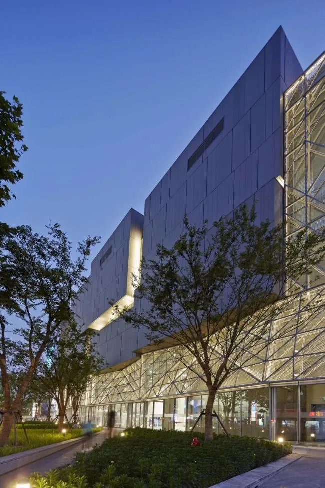BIM Architecture | The Beauty of Modern Light Transparency and Traditional Heavy Integration: Shanghai Hongqiao Art Center/BAU