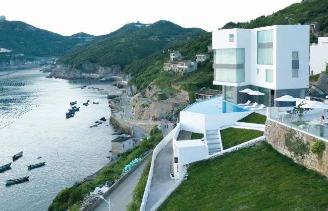 BIM Architecture | Boundless Sea, Tranquil and Distant Mood: Zhejiang Chuanshan and Other Wind Blowing People's Accommodation/Zhou Xin Architectural Design Studio