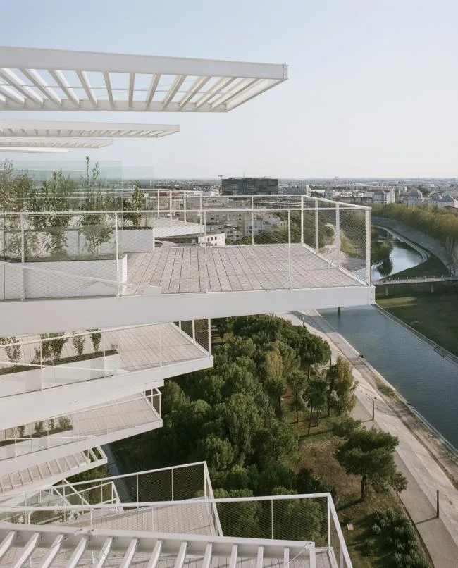 BIM Architecture | Scattered branches and leaves, towering white tree tower apartments/Fujimoto Shosuke, etc