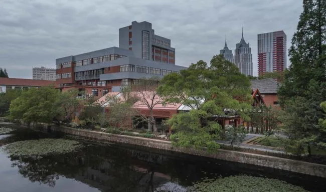 BIM Architecture | Between Memory and Hope: East China Normal University's New Year's Eve Study at the Riva Riverside Bookstore Renovation/Shanghai Riqing Architectural Design