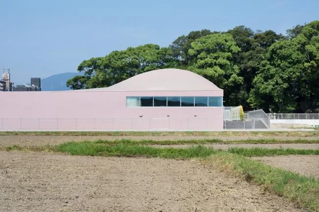 BIM architecture | Mountain shaped surround, active river: Subaru Kindergarten/RFA+CFA in Japan