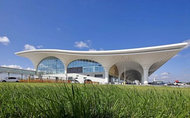 BIM Architecture | Continuous Waves Rising from Golden Birch Forest: Hulunbuir Hailar Airport Expansion Project/China Architecture Design Institute Joint Architectural Design Seminar U10