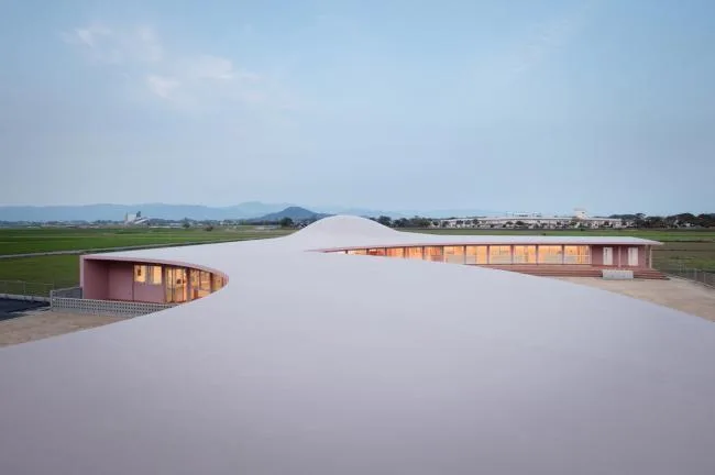 BIM architecture | Mountain shaped surround, active river: Subaru Kindergarten/RFA+CFA in Japan