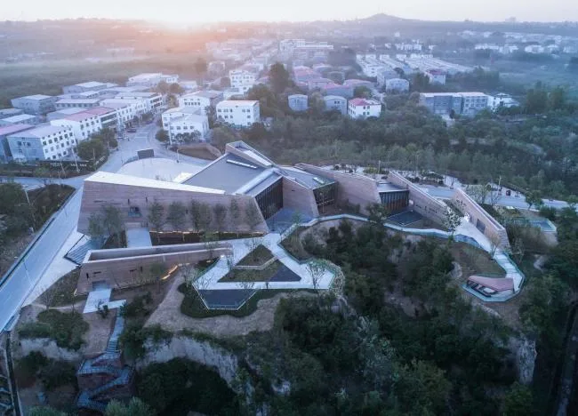 BIM architecture | Scattered 'folding fans' on the yellow floor: design of the tourist center/water stone in Zhengzhou Jianye Football Town