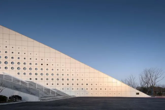BIM Architecture | The sky is high and the sea is wide, like white waves churning on the sea: Rudong Sports Center/Tongji New Year's Eve Architectural Design and Research Institute