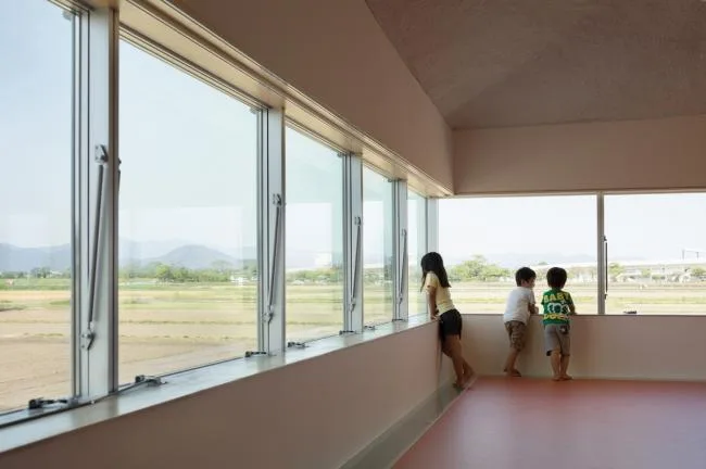 BIM architecture | Mountain shaped surround, active river: Subaru Kindergarten/RFA+CFA in Japan