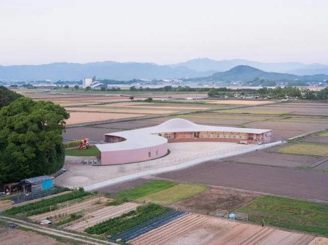 BIM architecture | Mountain shaped surround, active river: Subaru Kindergarten/RFA+CFA in Japan