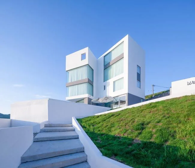 BIM Architecture | Boundless Sea, Tranquil and Distant Mood: Zhejiang Chuanshan and Other Wind Blowing People's Accommodation/Zhou Xin Architectural Design Studio