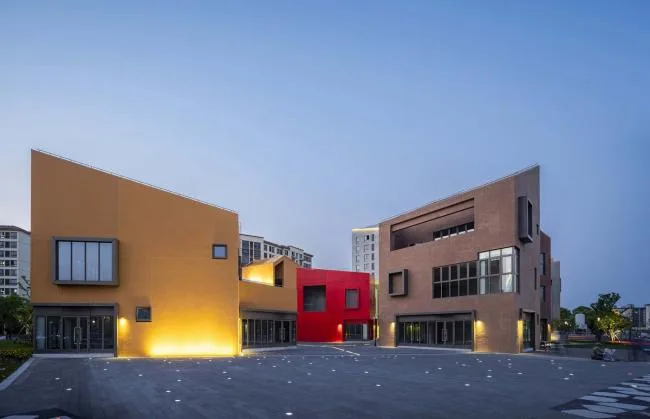 BIM Architecture | Taste of Old Market, Colors from Childhood Memories: Shanghai Lingang New City Community Trade Center/Shanghai Zhongfang Architectural Design