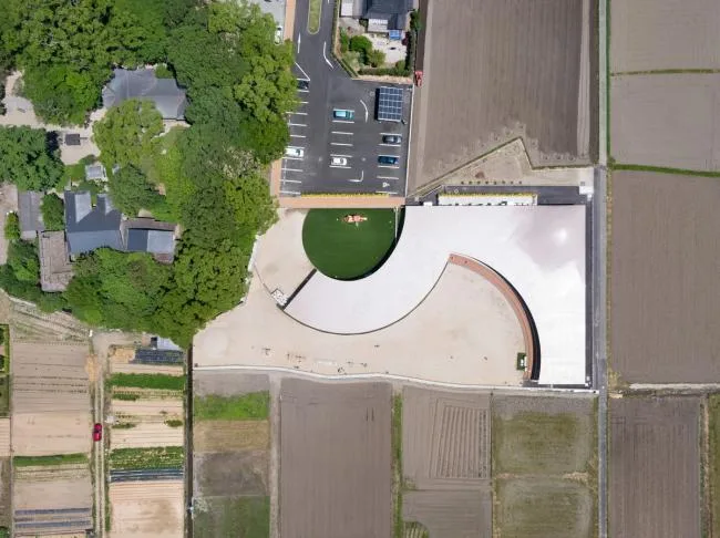 BIM architecture | Mountain shaped surround, active river: Subaru Kindergarten/RFA+CFA in Japan