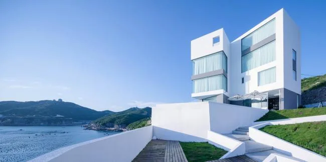 BIM Architecture | Boundless Sea, Tranquil and Distant Mood: Zhejiang Chuanshan and Other Wind Blowing People's Accommodation/Zhou Xin Architectural Design Studio