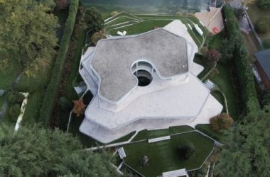 BIM Architecture: White Petals Blooming - Italian Lakefront Holiday Home by Design Haus Liberty-BIM WORLD