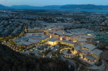 BIM Architecture: Hilton Hotel Dali by CCDI + WATG Showcasing Timeless Beauty Amidst Lush Green Mountains and Clear Waters-BIM WORLD
