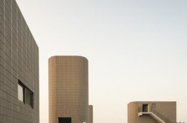 BIM Architecture: Taiwan Livestock Pingtung Agricultural Science Factory’s Zexin Building Inspired by the Quiet Strength of Mountains and Soil at Night-BIM WORLD