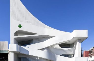 BIM Architecture: Mole Pharmacy by KLab Architecture – A Symphony of Waves and White Sails-BIM WORLD