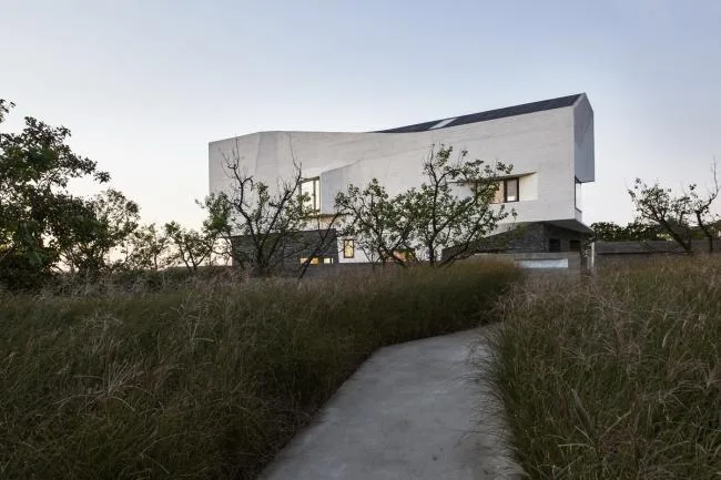 BIM Architecture | Brutalist Studio by the Sea - T House by the Sea, Qinhuangdao/META Studio