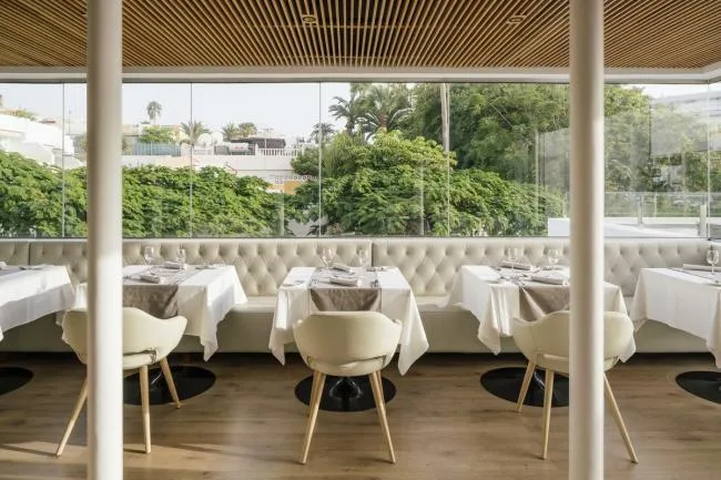 BIM Architecture | Elegant Volume Invented by Pure Lines: Flamenco Club Hotel/Zooco Estudio