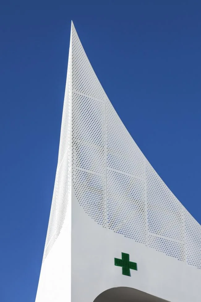 BIM Architecture | Song of Waves and White Sails: Mole Pharmacy/KLab Architecture