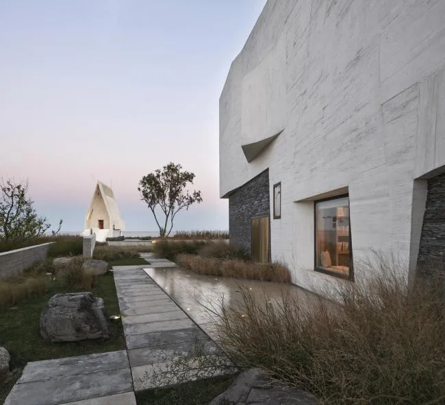 BIM Architecture | Brutalist Studio by the Sea - T House by the Sea, Qinhuangdao/META Studio