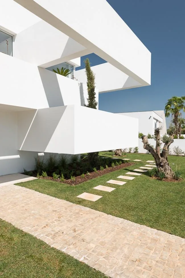 BIM Architecture | Five Platforms and One Flower Garden/Corporo Atelier