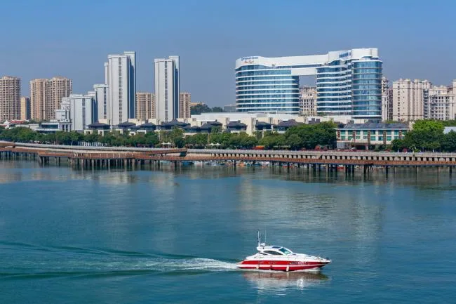 BIM Architecture | Harbor Ship, Enjoying Sea View: Wyndham Grand Plaza Yuzhou/Xiamen Branch of China Academy of Building Research
