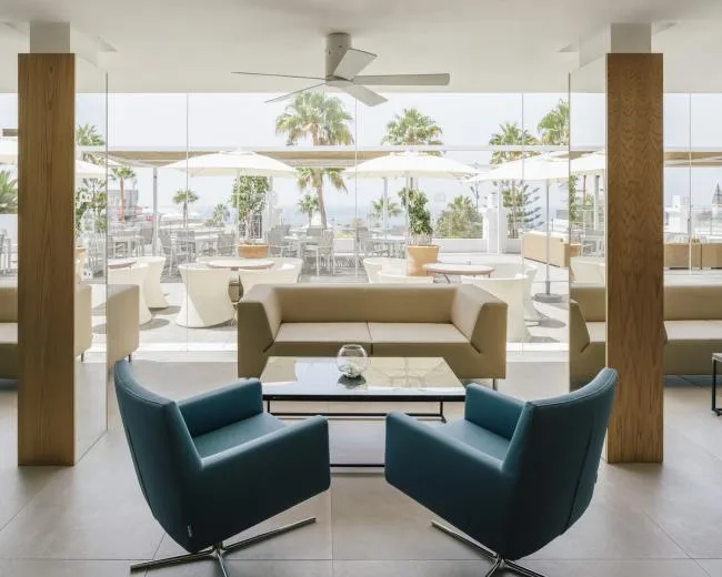 BIM Architecture | Elegant Volume Invented by Pure Lines: Flamenco Club Hotel/Zooco Estudio