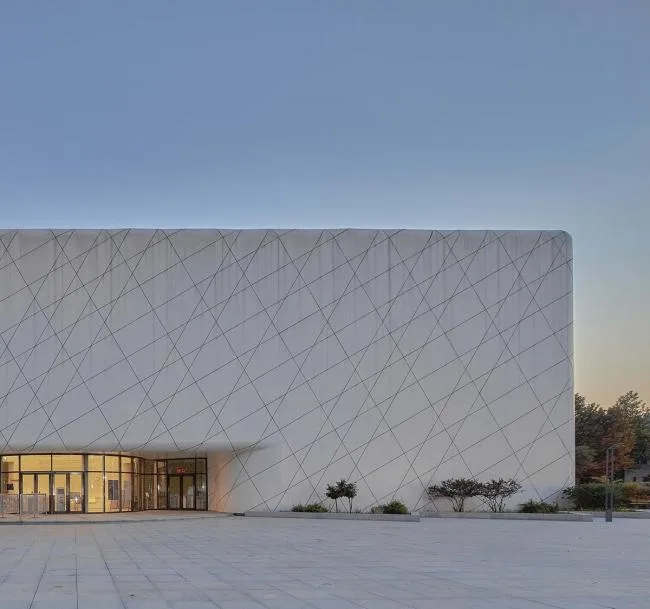 BIM Architecture | Silver White Simplicity, Soft Edges: Xingyao Site Museum/Yanchuan Architecture