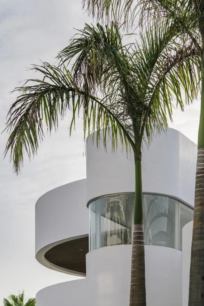 BIM Architecture | Elegant Volume Invented by Pure Lines: Flamenco Club Hotel/Zooco Estudio