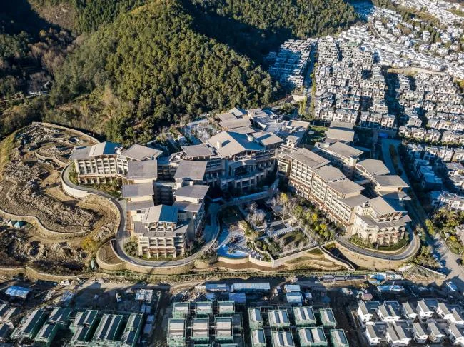 BIM Architecture | Enjoying Green Mountains and Blue Water Scenery, Showcasing Ancient and Intimate Appearance: Hilton Hotel Dali/CCDI+WATG