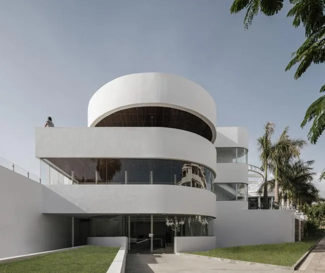 BIM Architecture | Elegant Volume Invented by Pure Lines: Flamenco Club Hotel/Zooco Estudio
