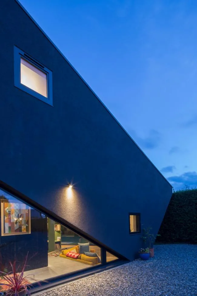 BIM Architecture | Triangular Room with Back to Back Surrounding Integration/Urban Agency