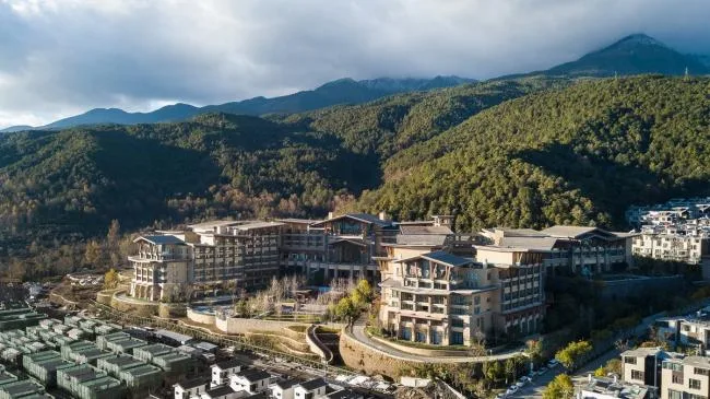 BIM Architecture | Enjoying Green Mountains and Blue Water Scenery, Showcasing Ancient and Intimate Appearance: Hilton Hotel Dali/CCDI+WATG