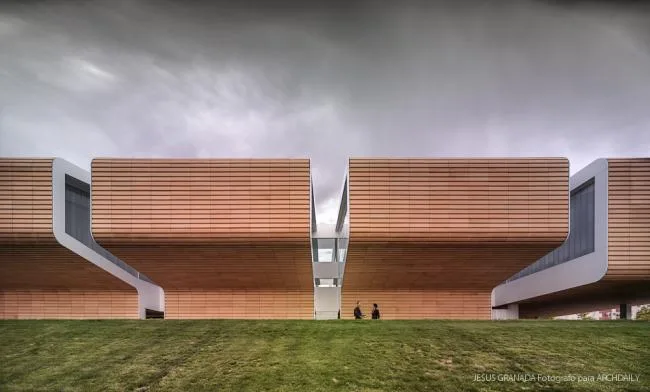 BIM Architecture | Neat Queue Like a Companion: In the Middle of Teacher Training/Ram ó n Fern á ndez Alfonso