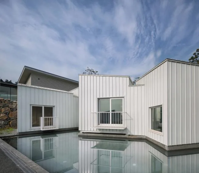 BIM Architecture | Beside the Blue Lake, Between the Jungle: Floating Cube Room by Younghan Chung Architects